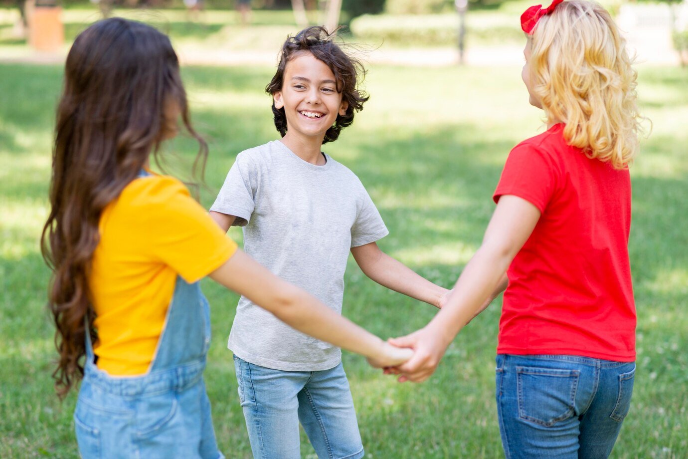 Make New Friends: Engaging Ice Breaker Games for Social Events 